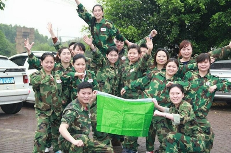 公司組織員工素質拓展活動